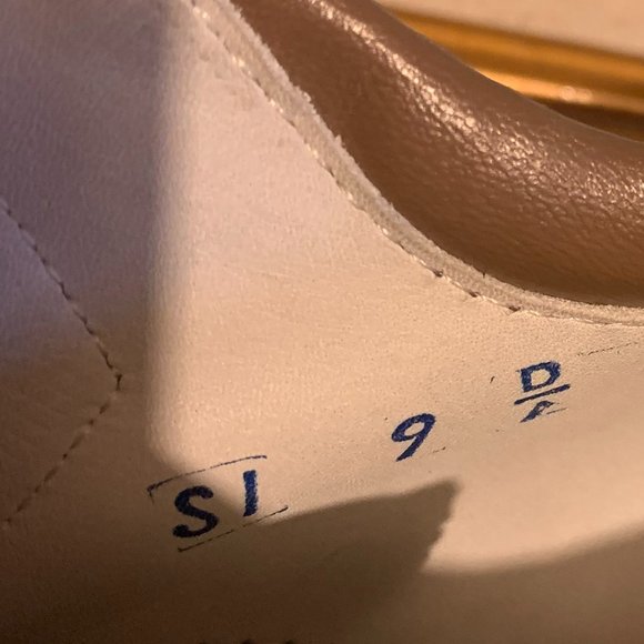 P W Minor Women's Shoes Extra Depth Taupe Tan Straps Size 9D Wide - Picture 13 of 13